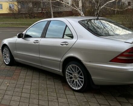 Серый Мерседес 220, объемом двигателя 3.2 л и пробегом 350 тыс. км за 4699 $, фото 3 на Automoto.ua