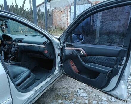 Сірий Мерседес 220, об'ємом двигуна 3 л та пробігом 397 тис. км за 4600 $, фото 1 на Automoto.ua