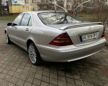 Серый Мерседес 220, объемом двигателя 3.2 л и пробегом 350 тыс. км за 4699 $, фото 5 на Automoto.ua