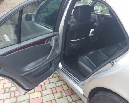 Серый Мерседес 220, объемом двигателя 2.1 л и пробегом 535 тыс. км за 2963 $, фото 6 на Automoto.ua