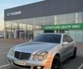 Серый Мерседес 220, объемом двигателя 2.1 л и пробегом 450 тыс. км за 4999 $, фото 1 на Automoto.ua