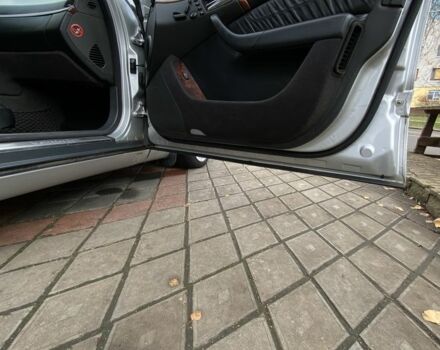 Серый Мерседес 220, объемом двигателя 3.2 л и пробегом 350 тыс. км за 4699 $, фото 14 на Automoto.ua