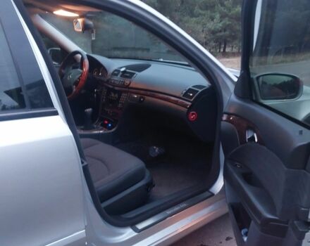 Серый Мерседес 220, объемом двигателя 2.2 л и пробегом 400 тыс. км за 6600 $, фото 6 на Automoto.ua