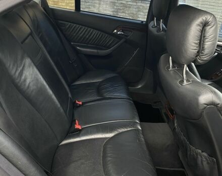 Серый Мерседес 220, объемом двигателя 3.2 л и пробегом 350 тыс. км за 4699 $, фото 13 на Automoto.ua