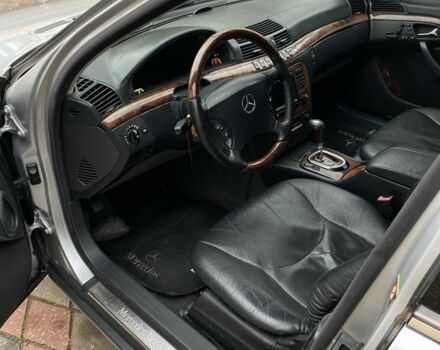 Серый Мерседес 220, объемом двигателя 3.2 л и пробегом 350 тыс. км за 4699 $, фото 7 на Automoto.ua