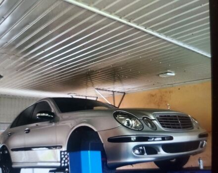 Серый Мерседес 220, объемом двигателя 3.2 л и пробегом 400 тыс. км за 3927 $, фото 5 на Automoto.ua