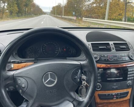 Сірий Мерседес 220, об'ємом двигуна 2.2 л та пробігом 300 тис. км за 3100 $, фото 20 на Automoto.ua