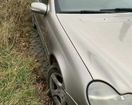 Сірий Мерседес 220, об'ємом двигуна 2.2 л та пробігом 400 тис. км за 1200 $, фото 1 на Automoto.ua