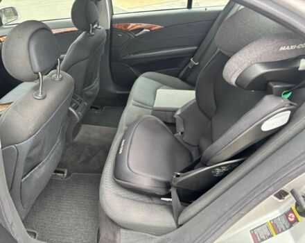 Серый Мерседес 220, объемом двигателя 2.1 л и пробегом 361 тыс. км за 7000 $, фото 18 на Automoto.ua