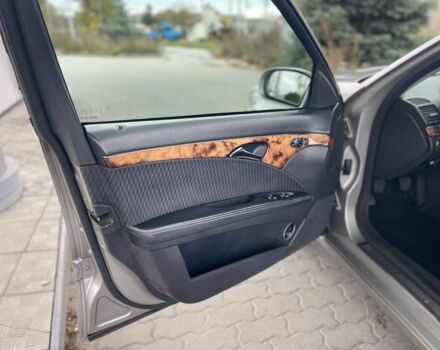 Сірий Мерседес 220, об'ємом двигуна 2.2 л та пробігом 300 тис. км за 3100 $, фото 14 на Automoto.ua