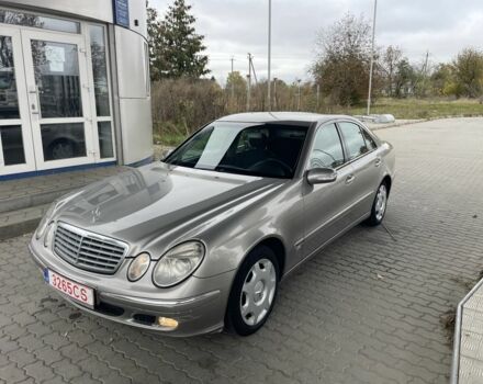 Сірий Мерседес 220, об'ємом двигуна 2.2 л та пробігом 300 тис. км за 3100 $, фото 3 на Automoto.ua