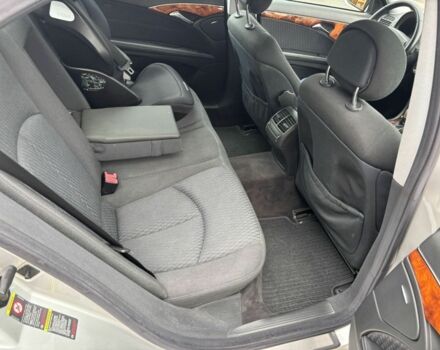 Серый Мерседес 220, объемом двигателя 2.1 л и пробегом 361 тыс. км за 7000 $, фото 13 на Automoto.ua