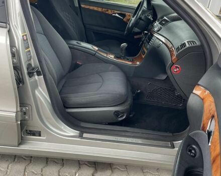 Сірий Мерседес 220, об'ємом двигуна 2.2 л та пробігом 300 тис. км за 3100 $, фото 17 на Automoto.ua