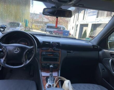 Серый Мерседес 220, объемом двигателя 2.2 л и пробегом 330 тыс. км за 4500 $, фото 6 на Automoto.ua