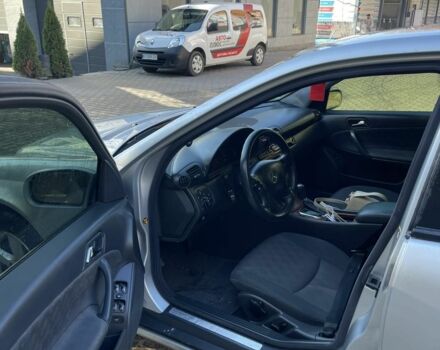 Серый Мерседес 220, объемом двигателя 2.2 л и пробегом 330 тыс. км за 4500 $, фото 4 на Automoto.ua