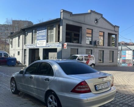 Серый Мерседес 220, объемом двигателя 2.2 л и пробегом 330 тыс. км за 4500 $, фото 3 на Automoto.ua