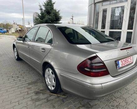 Сірий Мерседес 220, об'ємом двигуна 2.2 л та пробігом 300 тис. км за 3100 $, фото 4 на Automoto.ua