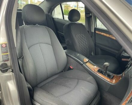 Сірий Мерседес 220, об'ємом двигуна 2.2 л та пробігом 300 тис. км за 3100 $, фото 19 на Automoto.ua