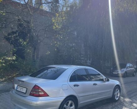 Серый Мерседес 220, объемом двигателя 2.2 л и пробегом 330 тыс. км за 4500 $, фото 2 на Automoto.ua