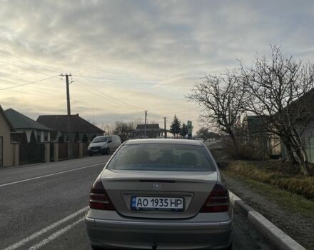 Сірий Мерседес 220, об'ємом двигуна 2.1 л та пробігом 364 тис. км за 3750 $, фото 1 на Automoto.ua