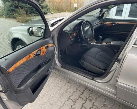 Сірий Мерседес 220, об'ємом двигуна 2.2 л та пробігом 300 тис. км за 3100 $, фото 10 на Automoto.ua