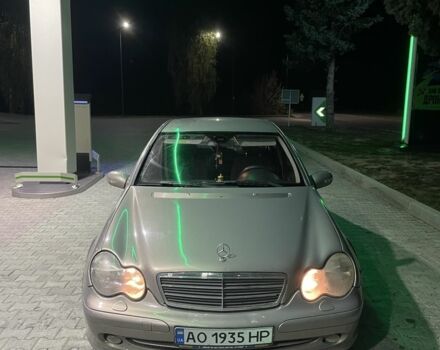 Сірий Мерседес 220, об'ємом двигуна 2.1 л та пробігом 364 тис. км за 3750 $, фото 12 на Automoto.ua