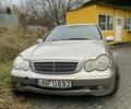 Сірий Мерседес 220, об'ємом двигуна 2.2 л та пробігом 400 тис. км за 1200 $, фото 1 на Automoto.ua