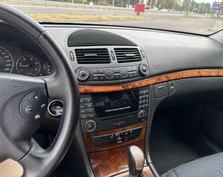 Серый Мерседес 220, объемом двигателя 2.1 л и пробегом 361 тыс. км за 7000 $, фото 12 на Automoto.ua
