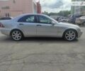 Сірий Мерседес 220, об'ємом двигуна 2.1 л та пробігом 240 тис. км за 5013 $, фото 1 на Automoto.ua