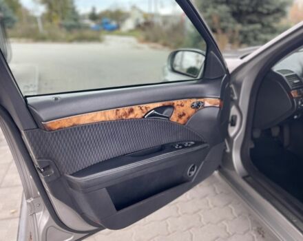 Сірий Мерседес 220, об'ємом двигуна 2.2 л та пробігом 300 тис. км за 3100 $, фото 11 на Automoto.ua