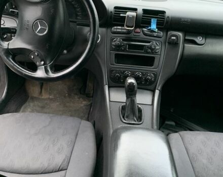 Сірий Мерседес 220, об'ємом двигуна 2.2 л та пробігом 400 тис. км за 1200 $, фото 7 на Automoto.ua