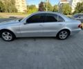 Серый Мерседес 220, объемом двигателя 2 л и пробегом 200 тыс. км за 6985 $, фото 1 на Automoto.ua