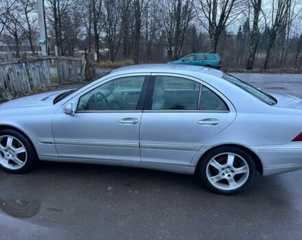 Серый Мерседес 220, объемом двигателя 2.2 л и пробегом 260 тыс. км за 2699 $, фото 4 на Automoto.ua