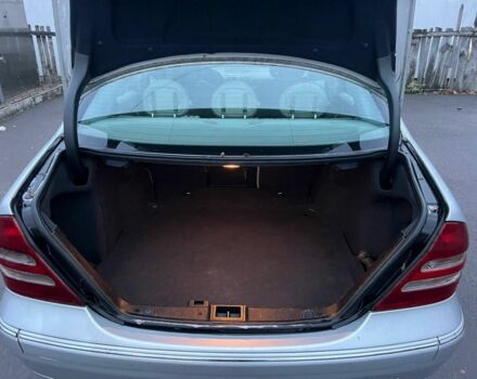 Серый Мерседес 220, объемом двигателя 2.2 л и пробегом 260 тыс. км за 2699 $, фото 7 на Automoto.ua