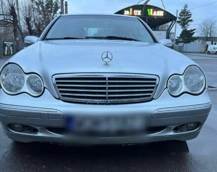Серый Мерседес 220, объемом двигателя 2.2 л и пробегом 260 тыс. км за 2699 $, фото 3 на Automoto.ua