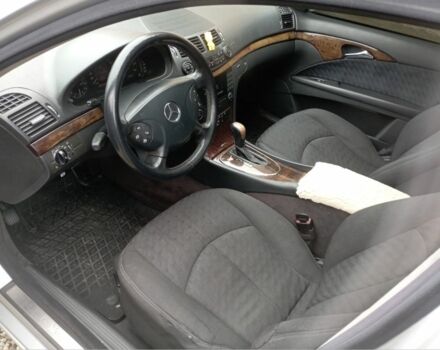 Сірий Мерседес 220, об'ємом двигуна 2.1 л та пробігом 302 тис. км за 6400 $, фото 5 на Automoto.ua