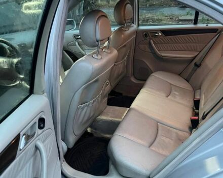 Серый Мерседес 220, объемом двигателя 2.2 л и пробегом 260 тыс. км за 2699 $, фото 10 на Automoto.ua