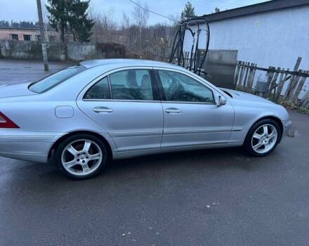 Серый Мерседес 220, объемом двигателя 2.2 л и пробегом 260 тыс. км за 2699 $, фото 6 на Automoto.ua