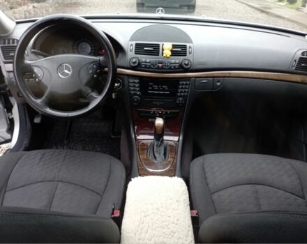 Сірий Мерседес 220, об'ємом двигуна 2.1 л та пробігом 302 тис. км за 6400 $, фото 4 на Automoto.ua