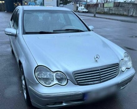 Серый Мерседес 220, объемом двигателя 2.2 л и пробегом 260 тыс. км за 2699 $, фото 2 на Automoto.ua