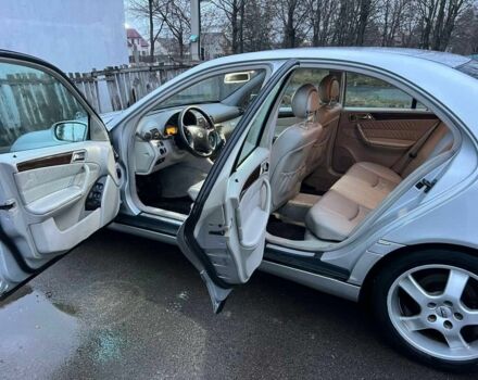 Серый Мерседес 220, объемом двигателя 2.2 л и пробегом 260 тыс. км за 2699 $, фото 12 на Automoto.ua