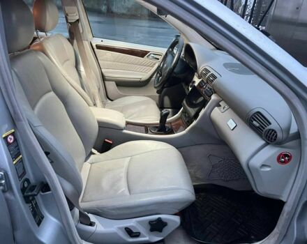 Серый Мерседес 220, объемом двигателя 2.2 л и пробегом 260 тыс. км за 2699 $, фото 11 на Automoto.ua