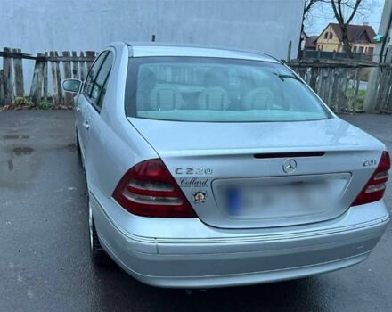Серый Мерседес 220, объемом двигателя 2.2 л и пробегом 260 тыс. км за 2699 $, фото 1 на Automoto.ua
