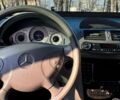 Серый Мерседес 220, объемом двигателя 2.2 л и пробегом 280 тыс. км за 3100 $, фото 4 на Automoto.ua