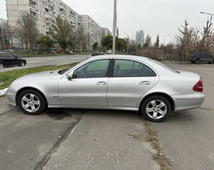 Серый Мерседес 220, объемом двигателя 2.7 л и пробегом 200 тыс. км за 3800 $, фото 2 на Automoto.ua