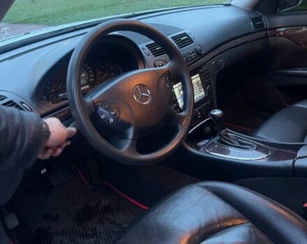 Серый Мерседес 220, объемом двигателя 2.1 л и пробегом 490 тыс. км за 6500 $, фото 6 на Automoto.ua