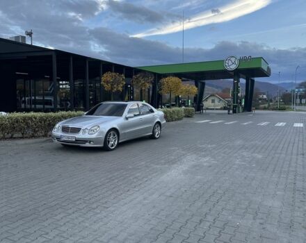 Серый Мерседес 220, объемом двигателя 2.1 л и пробегом 361 тыс. км за 8200 $, фото 5 на Automoto.ua