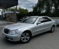 Сірий Мерседес 220, об'ємом двигуна 4 л та пробігом 435 тис. км за 6541 $, фото 1 на Automoto.ua