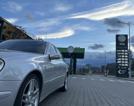 Серый Мерседес 220, объемом двигателя 2.1 л и пробегом 361 тыс. км за 8200 $, фото 4 на Automoto.ua