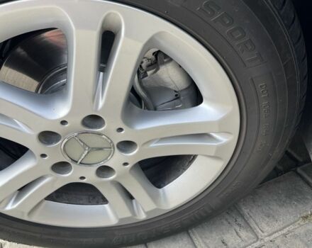 Серый Мерседес 220, объемом двигателя 2.1 л и пробегом 263 тыс. км за 10500 $, фото 6 на Automoto.ua